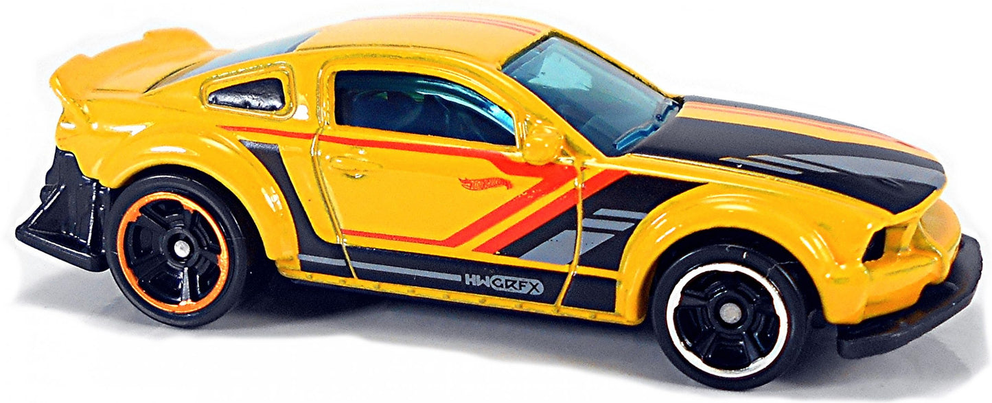 Hot Wheels 2020 - Collector # 019/250 - HW Dream Garage 2/10 - 2005 Ford Mustang - Yellow - USA Card