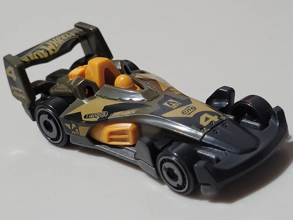 Hot Wheels 2024 - Collector # 101/250 - HW Race Day 4/10 - HW-4-Trac - Olive Drab / #4 - USA 'Let's Race' Card