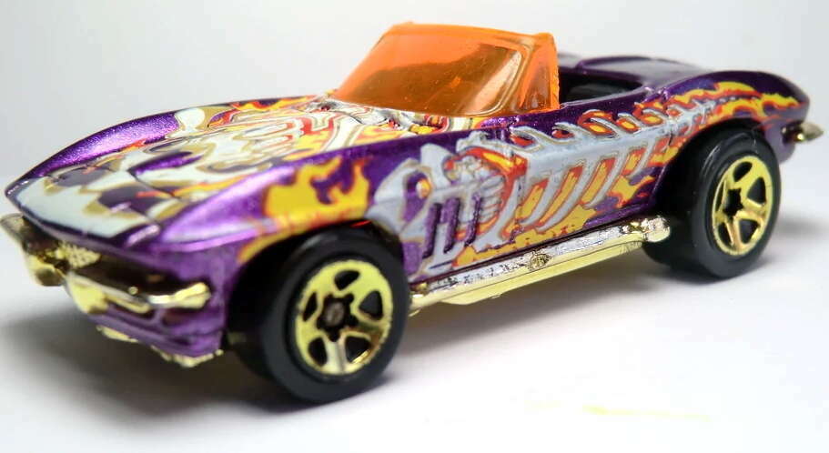 Hot Wheels 2006 - Collector # 085/223 - Bone Blazers 5/5 - '65 Corvette - Metallic Purple - Black Interior - Orange Windshield - Gold 5 Spoke Wheels - USA Card