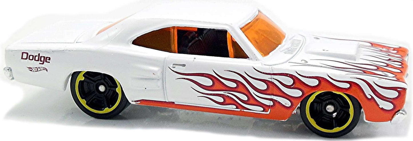 Hot Wheels 2018 - Collector # 086/365 - HW Flames 7/10 - '69 Dodge Coronet Superbee - White - USA 50th Card