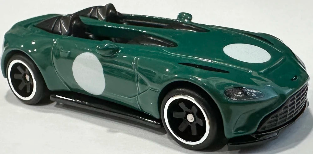 Hot Wheels 2024 - Premium / Car Culture / Exotic Envy 4/5 - Aston Martin V12 Speedster - British Racing Green - Metal/Metal & Real Riders