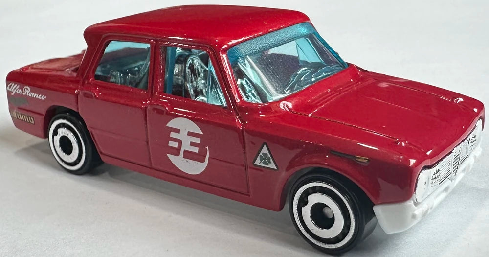 Hot Wheels 2025 - Collector # 195/250 - Compact Kings 7/10 - New Models - Alfa Romeo Guilia T1 Super - Red / #53 - International Card