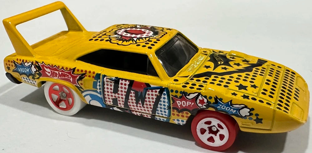 Hot Wheels 2025 - Collector # 087/250 - HW Art Cars 7/10 - '70 Plymouth Superbird - Yellow / "O" on Roof - International Card