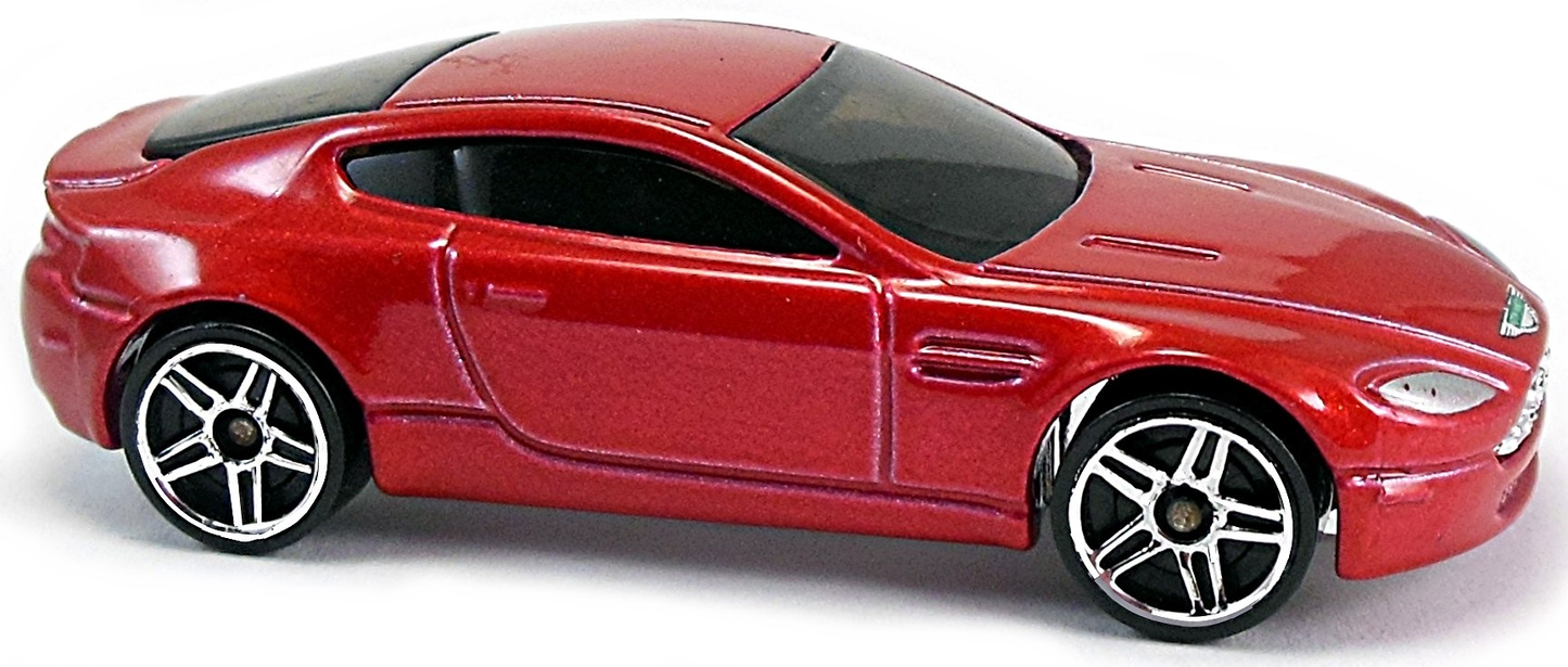 Hot Wheels 2007 - Collector # 092/180 - Code Car 08/24 - Aston Martin V8 Vantage - Red - USA Card