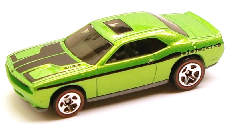 Hot Wheels 2009 - Collector # 086/190 - Muscle Mania 10/10 - '08 Dodge Challenger SRT8 - Green - Redline Tires - Walmart Exclusive - USA Card