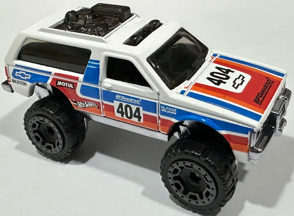 Hot Wheels 2025 - Collector # 081/250 - HW Dirt 3/10 - Chevy Blazer 4x4 - White / #404 with various Racing Decals - USA Card