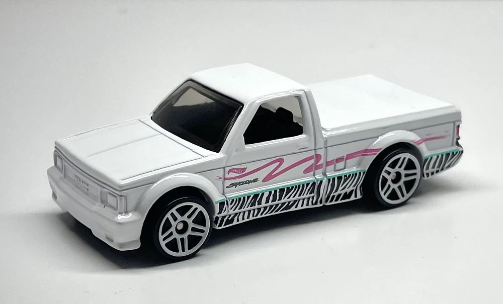 Hot Wheels 2024 - Collector # 226/250 - HW: The '90s 7/10 - '91 GMC Syclone - White - IC