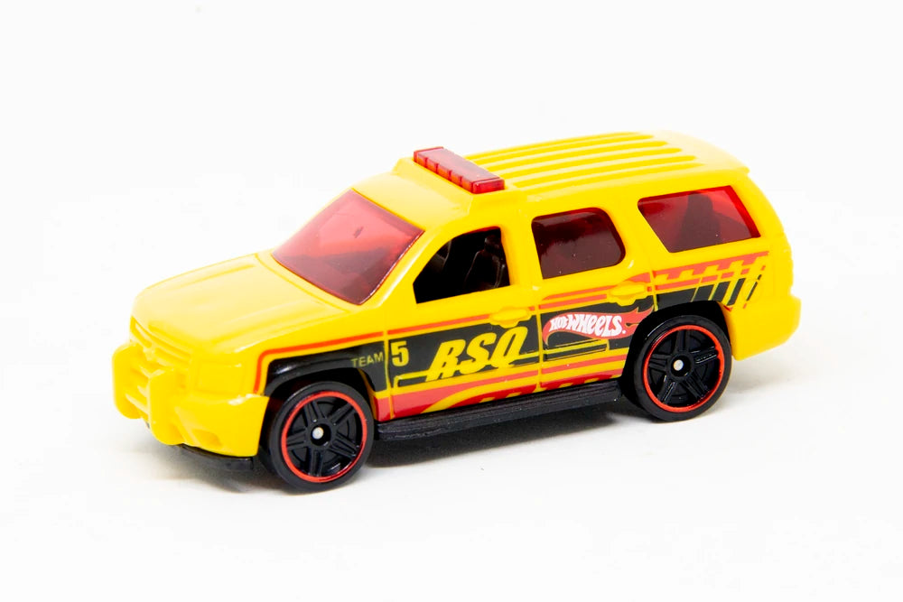 Hot Wheels 2024 - Collector # 057/250 - HW First Response 7/10 - '07 Chevy Tahoe - Yellow / RSQ - USA Card