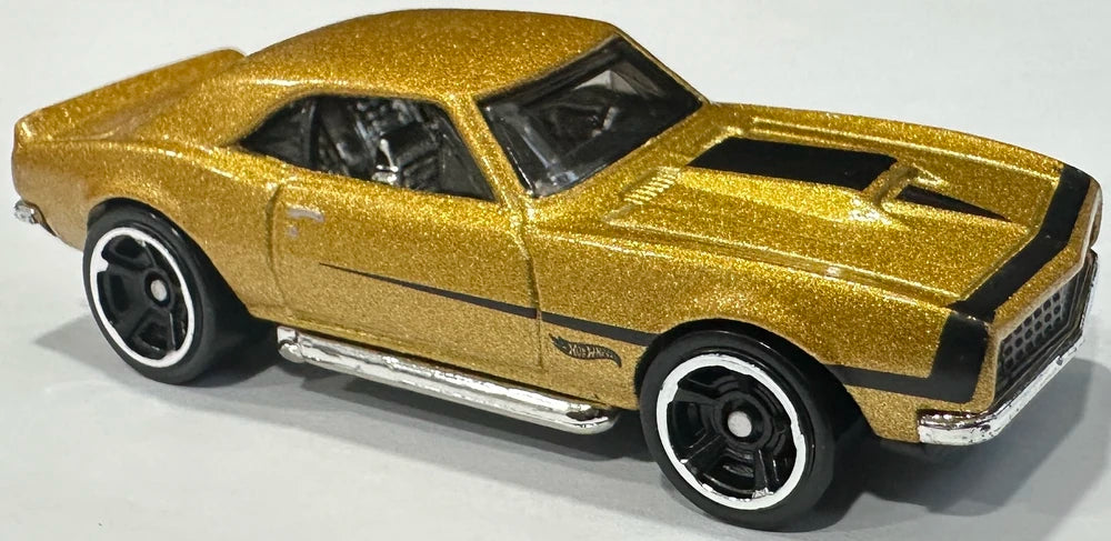 Hot Wheels 2026 - Collector # 056/250 - HW Dream Garage 3/5 - '67 Camaro - Gold Metalflake - MC5 Wheels - USA '2026' Card