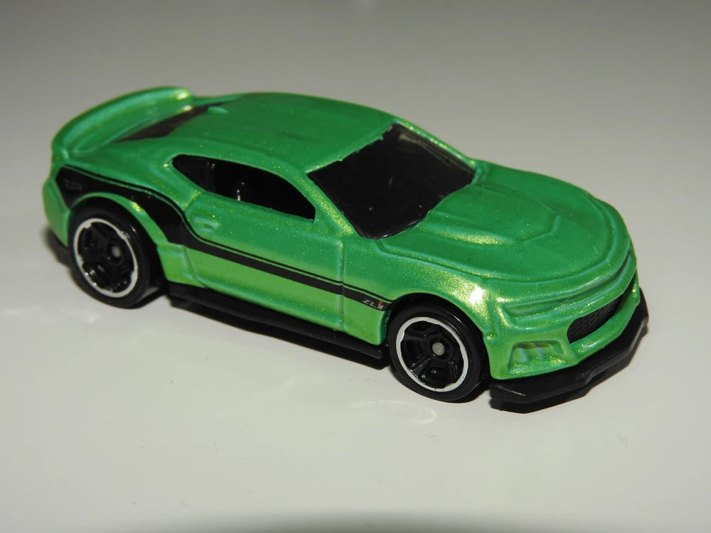 Hot Wheels 2018 - Collector # 188/365 - Muscle Mania 1/10 - 2017 Camaro ZL1 - Metallic Lime Green - USA 50th Card