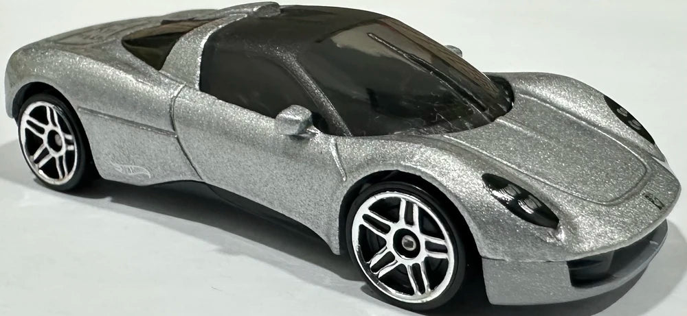 Hot Wheels 2025 - Collector # 090/250 - Factory Fresh 4/5 - New Models - Gordon Murray Automotive T.33 - Metalflake Silver - USA Card