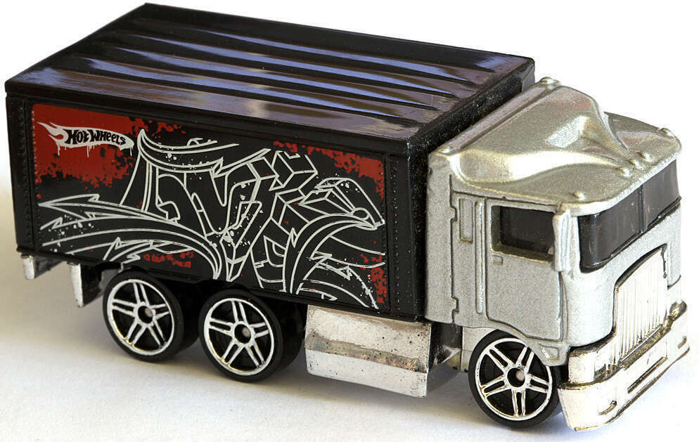 Hot Wheels 2006 - Collector # 075/223 - Tag Rides 5/5 - Hiway Hauler - Silver Metalflake Cab / Black Cargo Box with Graphics - PR5 Wheels - USA Card