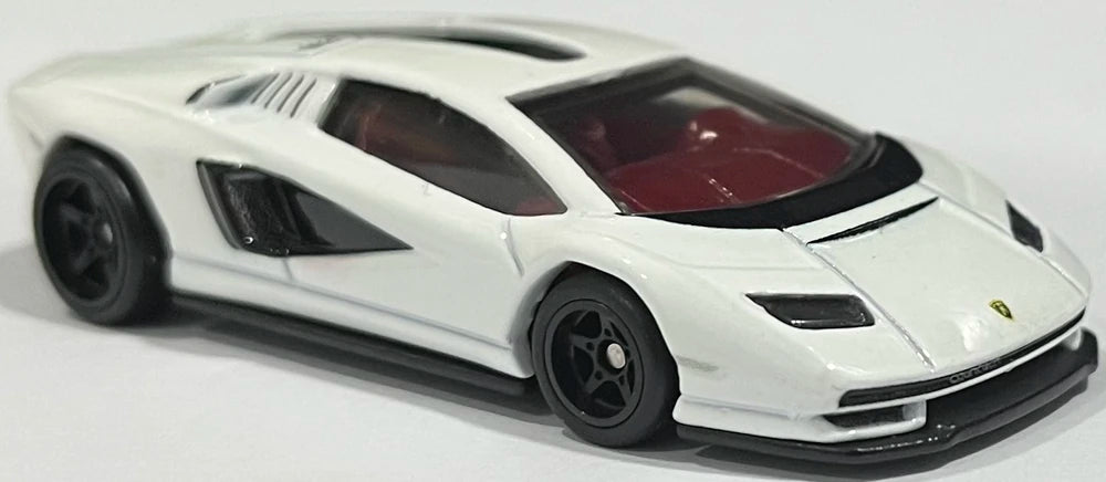 Hot Wheels 2023 - Premium / Car Culture / Spettecolare 4/5 - Lamborghini Countach LPI 800-4 - White / Black Accents - Metal/Metal & Real Riders - New Casting
