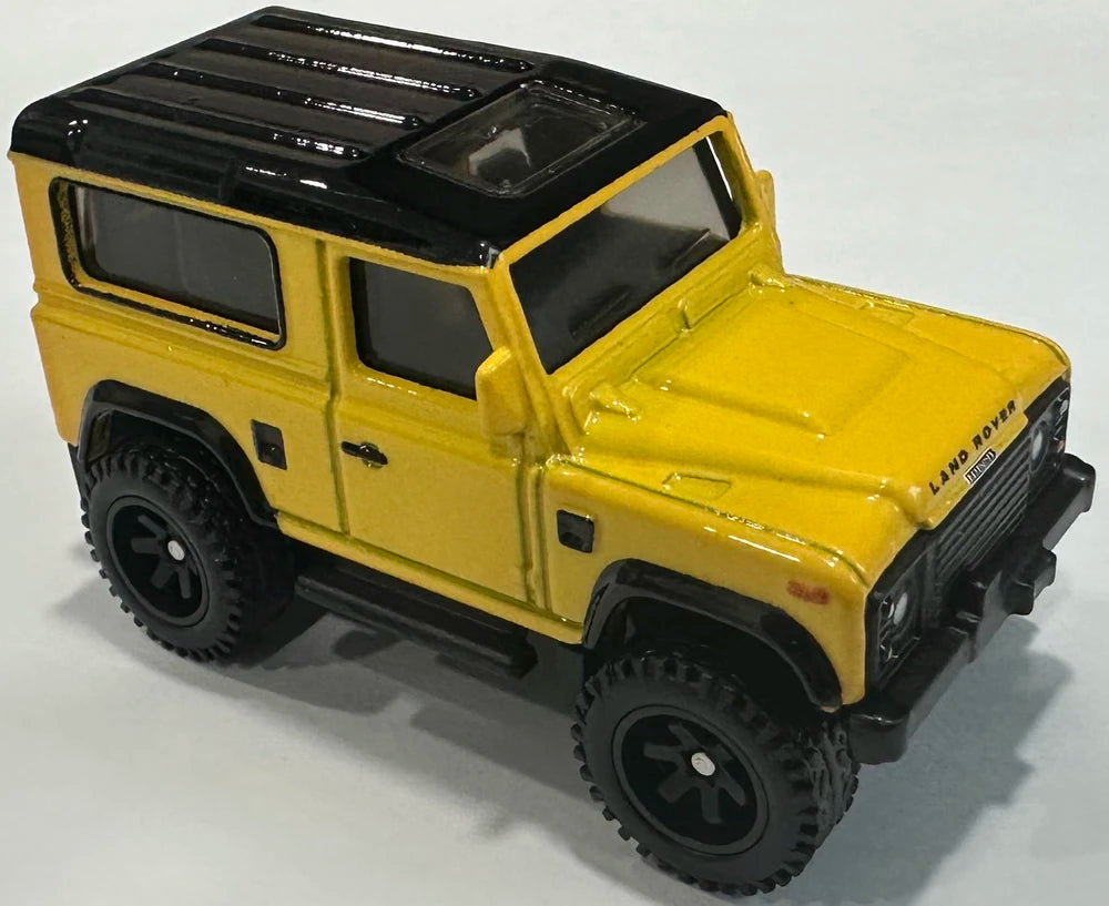 Hot Wheels 2025 - Premium / Car Culture / HW Off Road 2/5 - Land Rover Defender 90 - Yellow - Metal/Metal & Real Riders