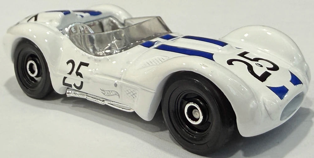 Hot Wheels 2026 - Collector # 123/250 - HW Starting Grid 9/10 - New Models - Maserati Tipo 61 - White / #25 - USA '2026' Card