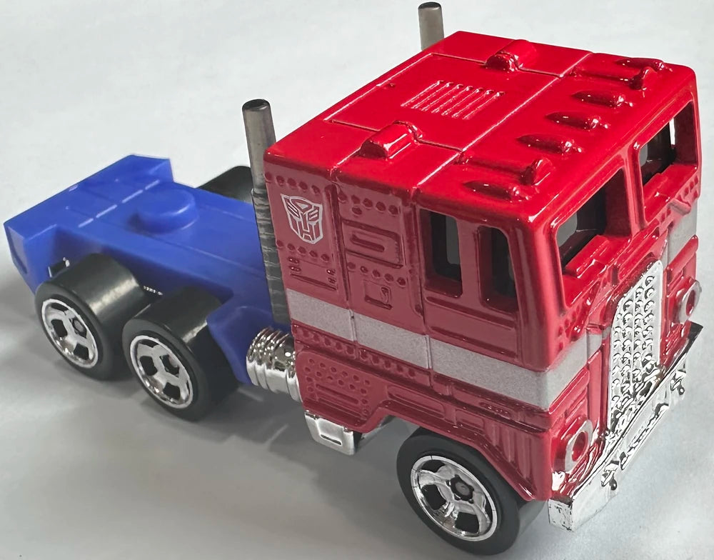 Hot Wheels 2025 - Collector # 104/250 - HW Screen Time 6/10 - New Models - Optimus Prime - Red / Blue - Retro Slot Wheels - USA 'Transformers' Card