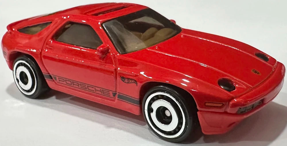 Hot Wheels 2025 - Collector # 250/250 - Muscle Mania 10/10 - New Models - 1983 Porsche 928S - Red - Aero Disc - USA Card