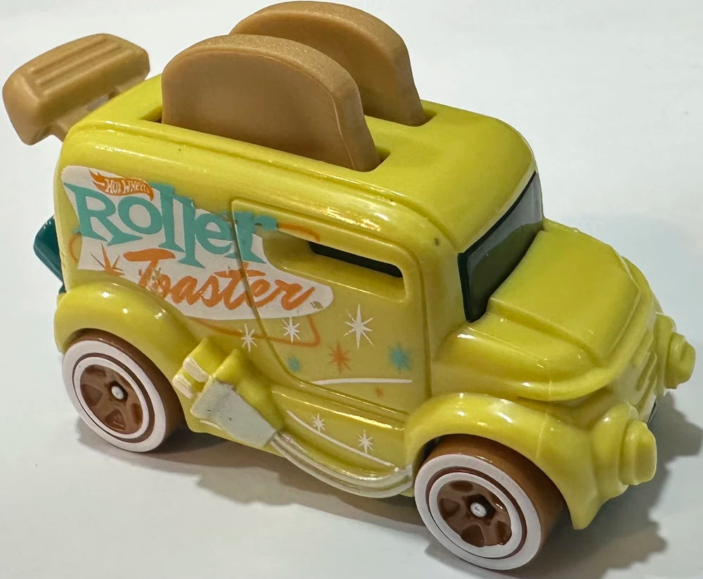 Hot Wheels 2026 - Collector # 039/250 - Experimoors 3/5 - Roller Toaster - Butter Yellow - USA '2026' Card