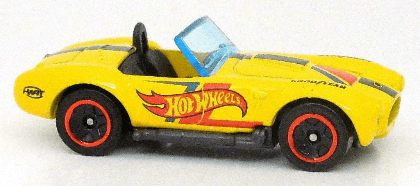 Hot Wheels 2022 - Collector # 152/250 - Retro Racers 9/10 - Shelby Cobra 427 S/C - Yellow - USA