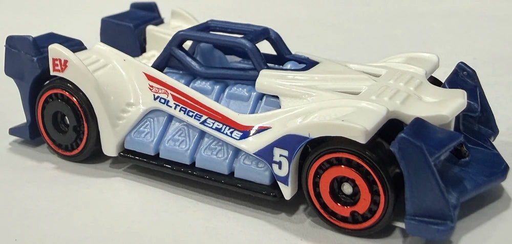 Hot Wheels 2026 - Collector # 085/250 - HW EV 8/10 - Voltage Spike - White / Blue Nose & Tail - Red Chrome & Black Aero Disc - USA '2026' Card
