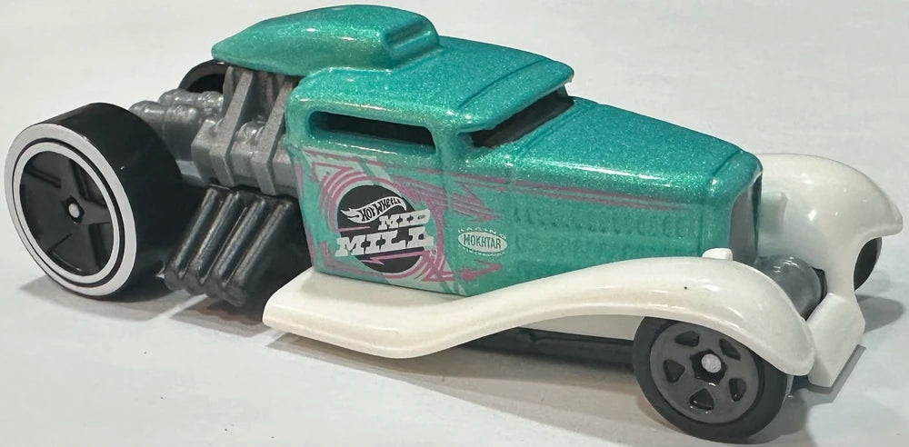 Hot Wheels 2025 - Collector # 097/250 - Rod Squad 7/10 - Mid Mill - Pearl Turquoise / "MID MILL"- International 'Let's Race' Card