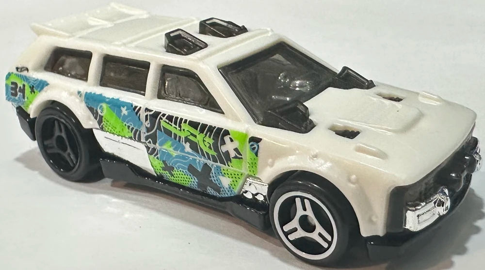 Hot Wheels 2025 - Collector # 184/250 - HW Wagons 2/5 - Track Dwagon - White - International 'Let's Race' Card