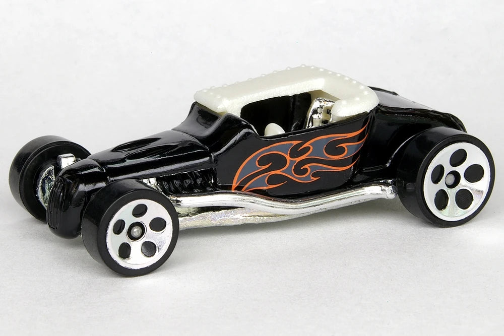 Hot Wheels 2008 - Collector # 067/196 - All Stars 27/36 - Track T - Black with Flames - 5 Dot Wheels - USA Card