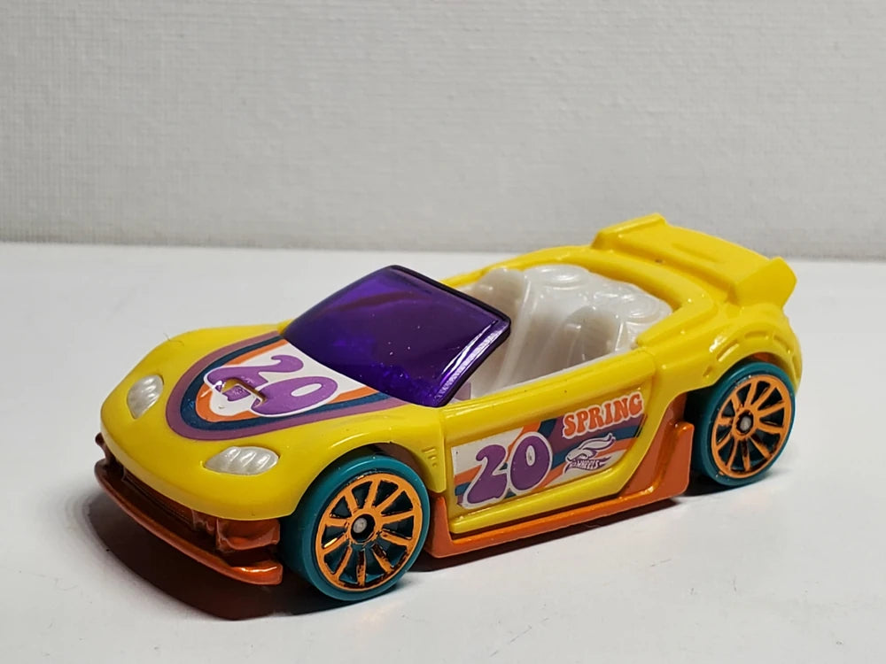 Hot Wheels 2020 - Spring / Easter Series 6/6 - Trak-Tune - Yellow - Kroger Exclusive