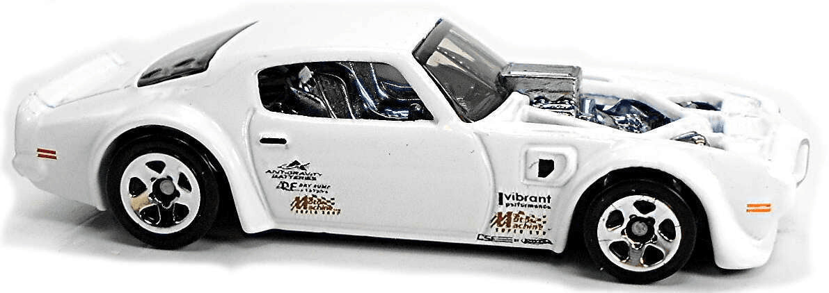 Hot Wheels 2022 - Collector # 001/250 - HW Dream Garage 1/5 - New Models - 1970 Pontiac Firebird - White - USA Card / Legends Tour Winner