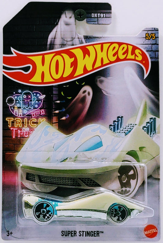 Hot Wheels 2022 - Halloween / Trick or Treat 5/5 - Super Stinger - Glow-in-the-Dark - Skull Wheels - Grocery Stores Exclusive