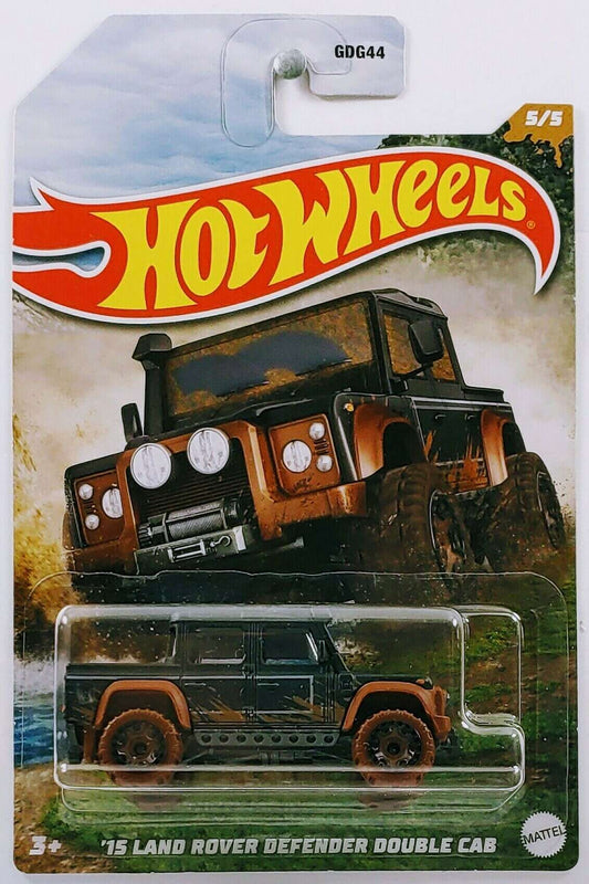 Hot Wheels 2022 - Mud Runners 5/5 - '15 Land Rover Defender Double Cab - Matte Black - Walmart Exclusive