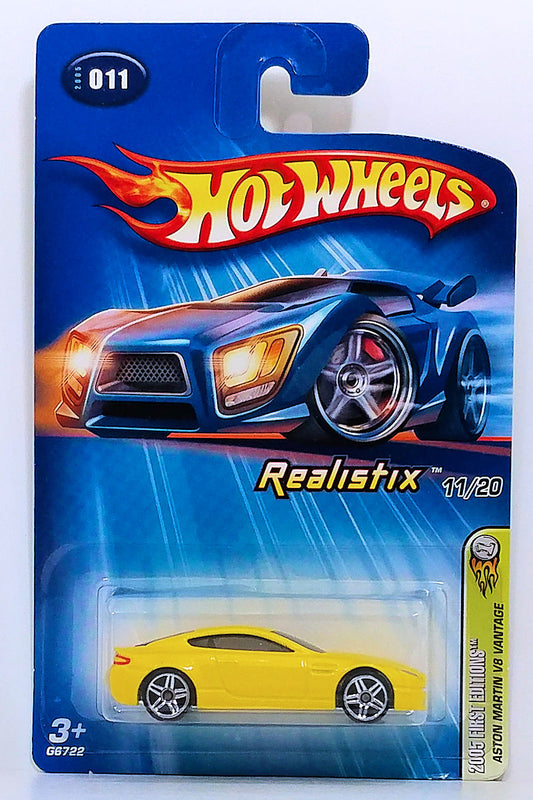 Hot Wheels 2005 - Collector # 011/183 - First Editions / Realistix 11/20 - Aston Martin V8 Vantage - Yellow - IC
