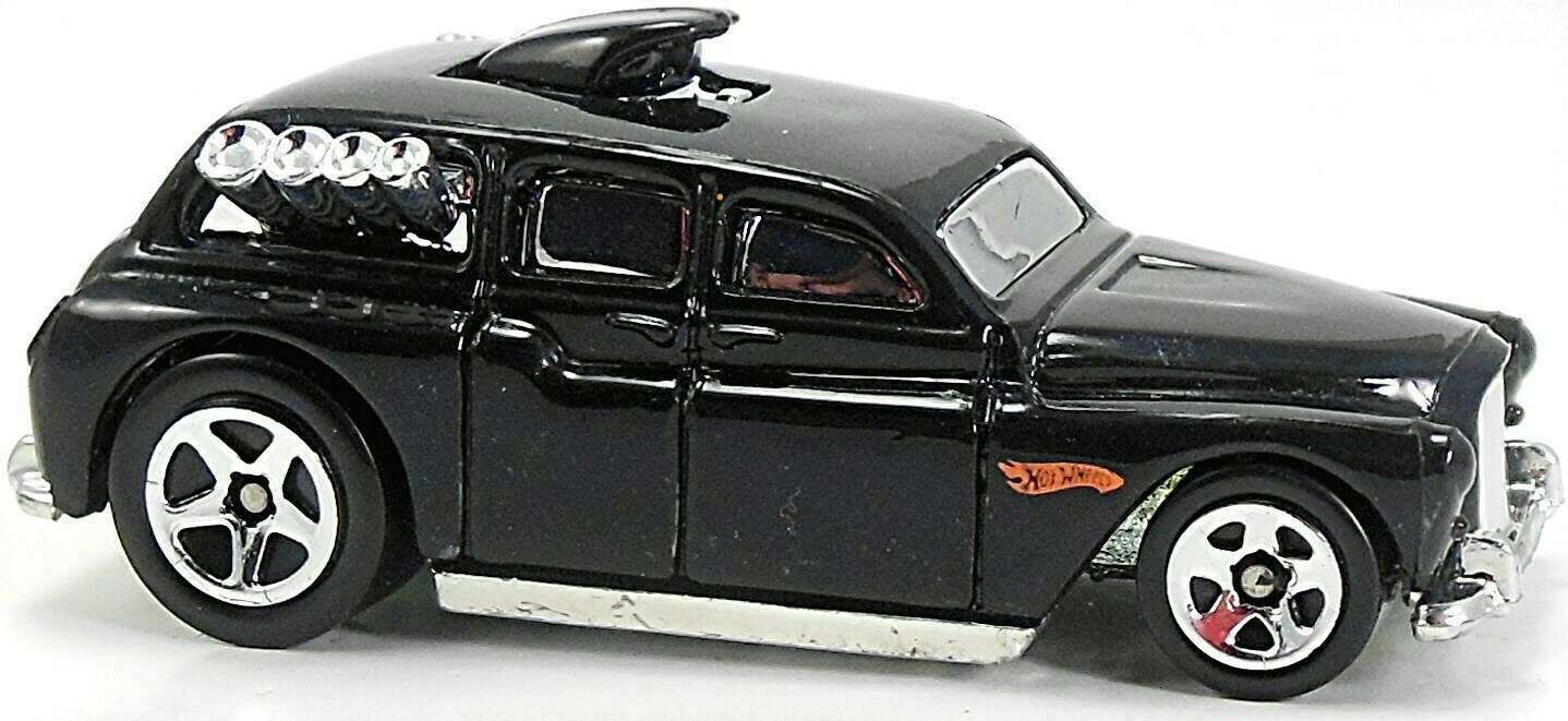 Hot Wheels 2005 - Collector # 017/183 - First Editions / Realistix 17/20 - Cockney Cab II - Black - International Short Card with Green Side Bar (