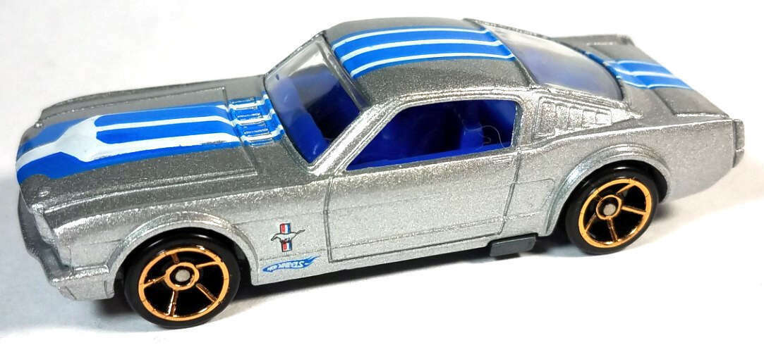 Hot Wheels 2010 - Collector # 132/240 - Faster Than Ever 4/10 - Ford Mustang Fastback - Silver - FTE Wheels - USA Card