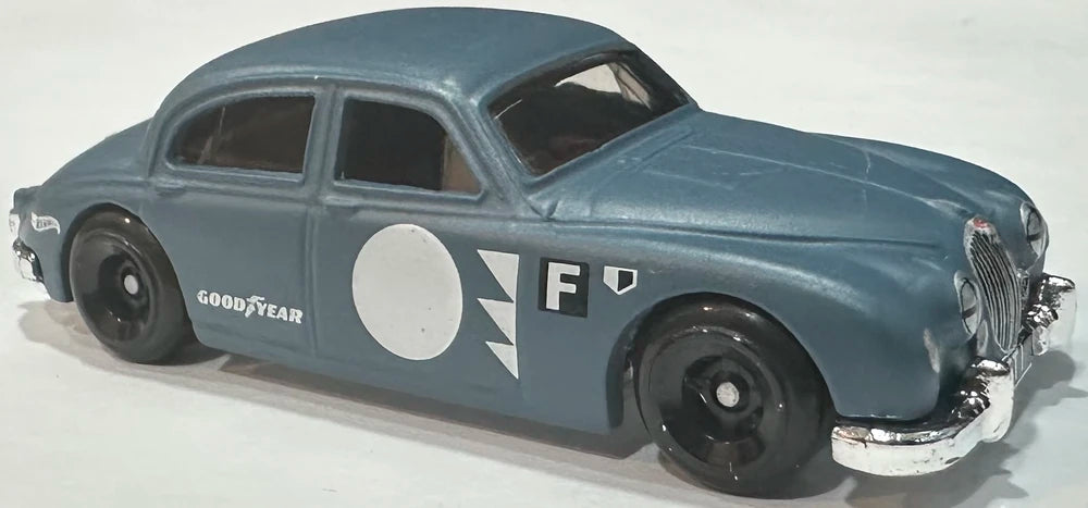 Hot Wheels 2025 - Collector # 075/250 - HW Race Day 2/10 - Jaguar Mk1 - Matte Moody Blue - International Card