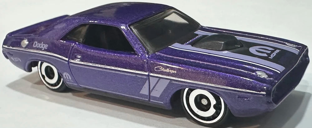 Hot Wheels 2025 - Collector # 164/250 - HW: '70s vs. '90s 10/10 - '70 Dodge HEMI Challenger - Purple Metalflake - USA Card
