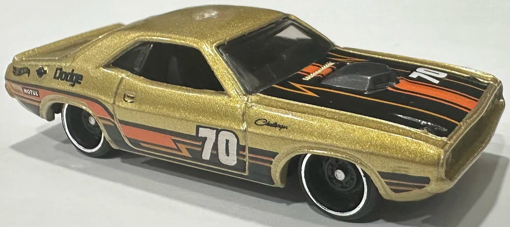 Hot Wheels 2026 - Collector # 036/250 - Nightspeed 4/10 - '70 Dodge HEMI Challenger - Metalflake Goldenrod / #70 - DD8 Wheels - USA '2026' Card