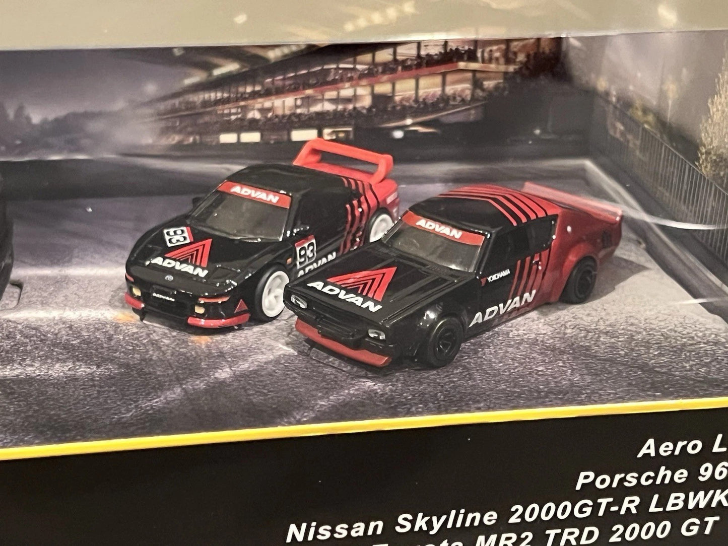 Hot Wheels 2025 - Premium Collector Set / Diorama / ADVAN - Aero Lift, Porsche 962, Nissan Skyline 2000GT-R LBWK & 1995 Toyota MR2 TRD 2000 GT - Black Vehicles with ADVAN Graphics - Metal/Metal & Real Riders - Display Box
