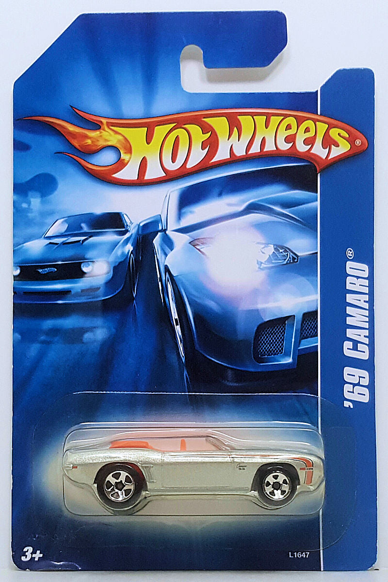 Hot Wheels 2007 - Kar Keepers Exclusive - '69 Camaro (Convertible) - Silver Metalflake - 5 Spoke Wheels - KMart Exclusive - Blister Card inside a 10 Pack of Kar Keepers - MPN L1647