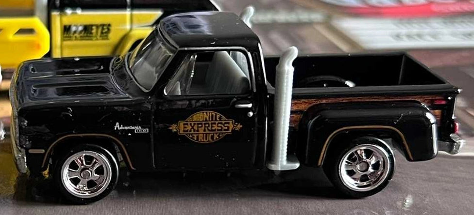 Hot Wheels 2022 - Premium / Diorama 4 Vehicle Set - Classic Trucks - Horizon Hauler, 1978 Dodge Li'l Red Express Truck, Custom '62 Chevy Pickup & Texas Drive 'Em - Metal/Metal & Real Riders