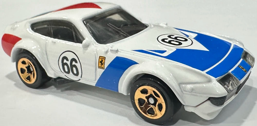 Hot Wheels 2026 - Collector # 062/250 - Ferrari 2/5 - Ferrari 365 GTB4 Competizione - Bianco Polo White / #66 - Bronze 5 Spoke Wheels - USA '2026' Card