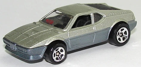 Hot Wheels 1996 - Collector # 473 - BMW M1 - Metallic Silver over Gray - 5 Spokes - USA Blue & White Card - MPN 15963