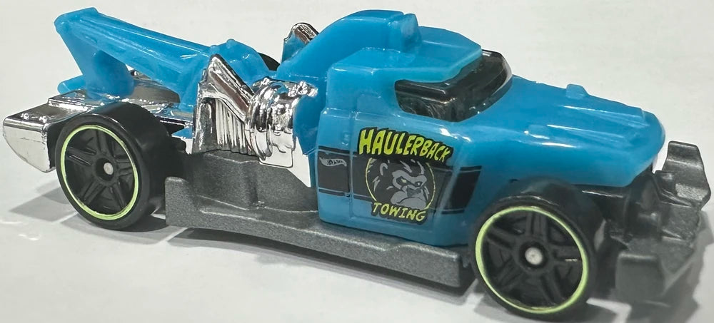 Hot Wheels 2026 - Collector # 033/250 - HW Heavyweights 2/5 - Haulerback - Blue / 'Haulerback Towing'  - PR5 Wheels - USA '2026' Card