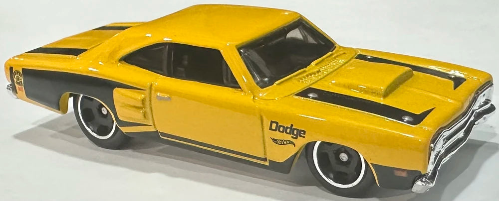 Hot Wheels 2025 - Collector # 208/250 - Muscle Mania 5/10 - '69 Dodge Coronet Superbee - Yellow / Black Accents - USA Card