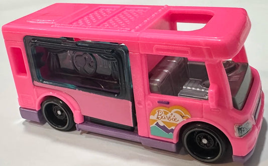 Hot Wheels 2026 - Collector # 021/250 - Mattel 1/5 - Barbie Dream Camper - Pink - DD8 Spoke Wheels - USA '2026 - Barbie' Card