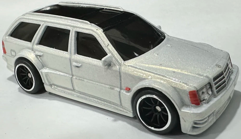 Hot Wheels 2024 - Premium / Boulevard # 113 - Mercedes-Benz E 36 AMG - White - Metal/Metal & Real Riders - Walmart Exclusive