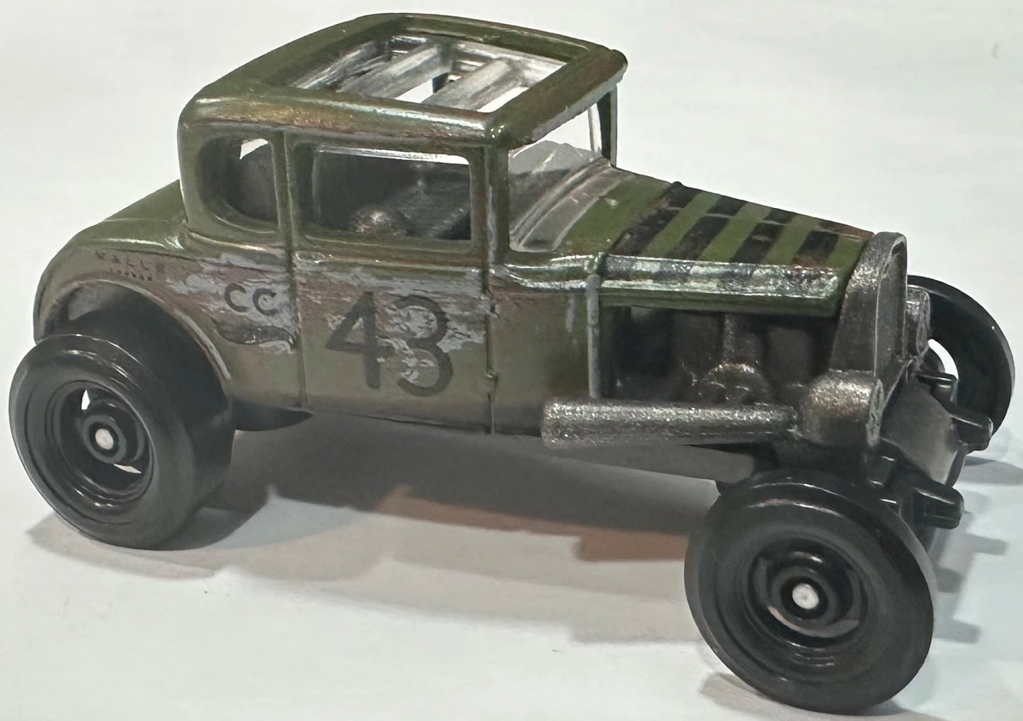 Hot Wheels 2025 - Collector # 140/250 - HW Dirt 7/10 - New Models - Ford Model A Custom '31 - Olive Drab / #43 - Wire in Motion Wheels - USA Card