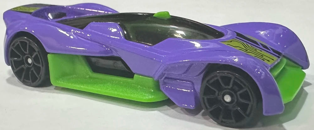 Hot Wheels 2025 - Collector # 124/250 - HW Race Day 4/10 - Futurismo - Purple & Green - Trap 5 Wheels - USA Card