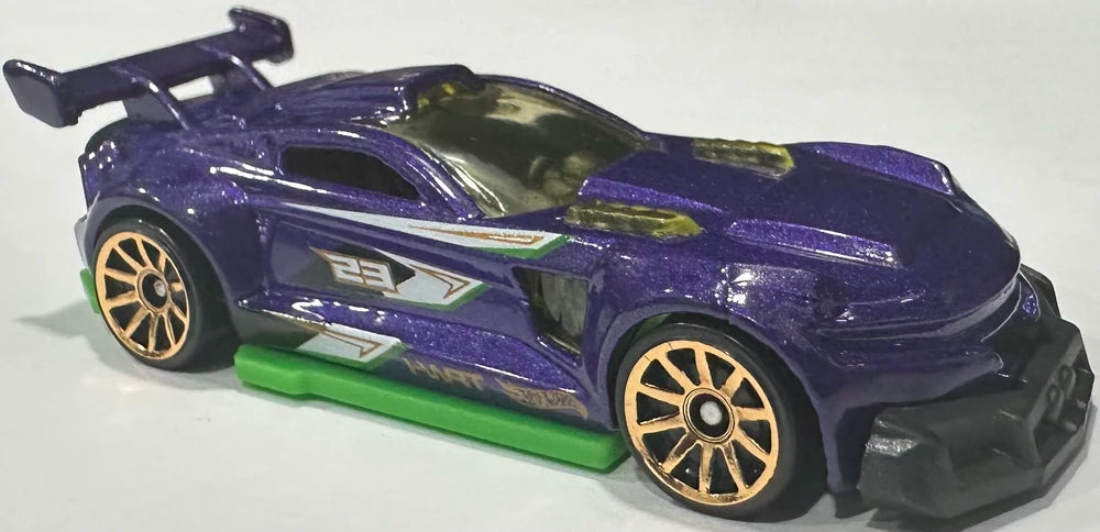 Hot Wheels 2026 - Collector # 024/250 - HW Starting Grid 3/10 - Track Ripper - Metalflake Purple - Gold 10 Spokes - USA Card