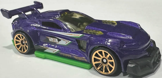 Hot Wheels 2026 - Collector # 024/250 - HW Starting Grid 3/10 - Track Ripper - Metalflake Purple - Gold 10 Spokes - USA Card
